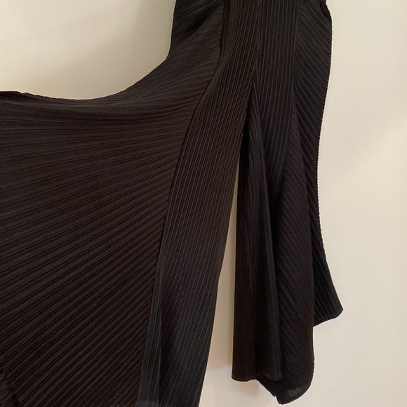 Beautiful Black Pants that flare out - Picture 1 of 3